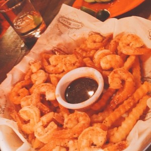camarones y papas fritas