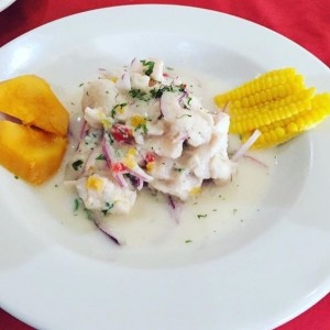 ceviche peruano de pescado. 