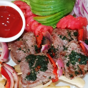 Brochetas de lomito 