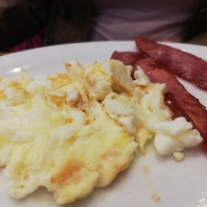 Banana Pecan Pancake Breakfast complemento