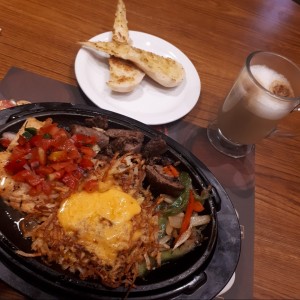 Prime Rib & Chicken Sizzlin Skillet