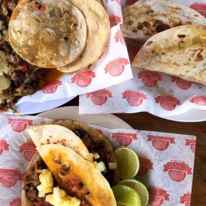 Gringas, alambre de pollo.