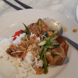 Pato con champiñones en salsa de ostras