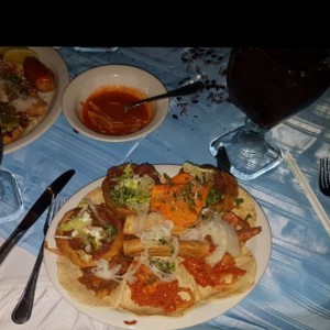 Buffetaco con té frío de limón. 