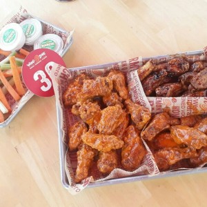 alitas en barbacoa + alitas picantes