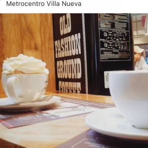 capuchino y chocolate con crema batida