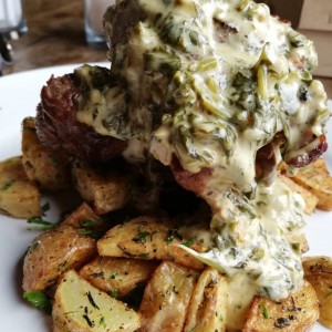 Lomito en salsa de loroco