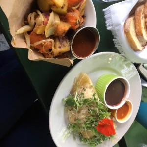 omellete y papas caoba