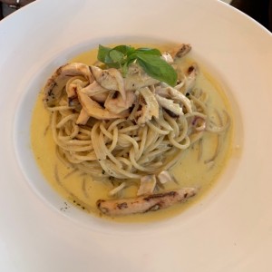 Pasta Alfredo con pollo