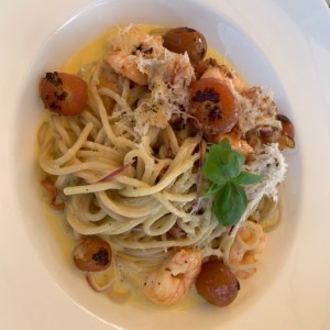 Pasta con tocino y camarones
