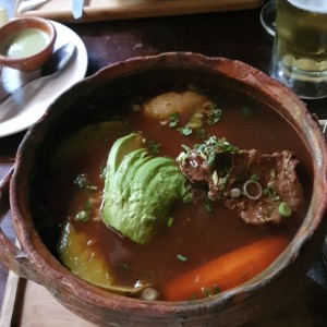 caldo de res ... huele y sabe..... indescriptible