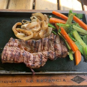 lomito con verduras salteadas