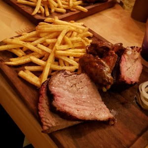 Plates - 3 meat / 3 carnes 1/2 lb