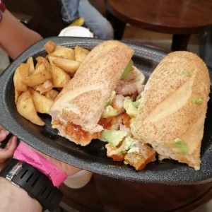 Panini con pollo y aguacate 