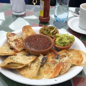 Quesadillas con queso y hongos