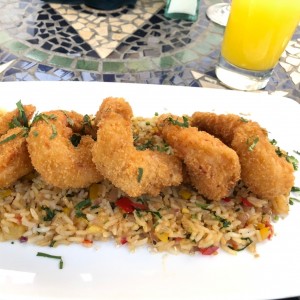 Camarones empanizados con salsa de chiltepe