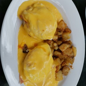 huevos benedictinos en LA ROBERTA