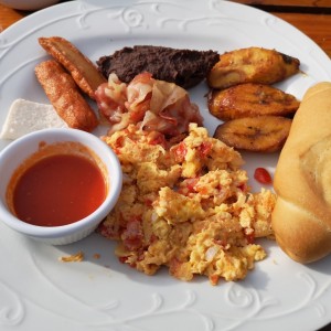 típicos con tocino