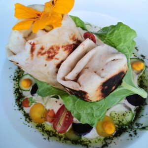 Burrito de camarón con salsa de pimienta