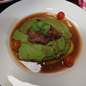 steak con pure de alverjas