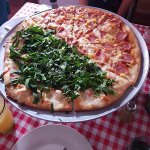 Mitad pizza hawaiana 
