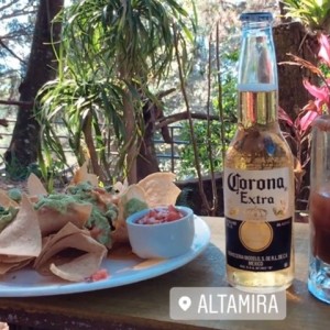 Boquitas y una cerveza