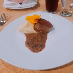Lomito con salsa de Portobello