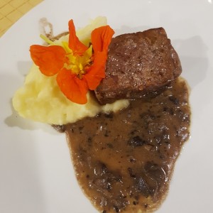 Lomito con salsa de Portobello