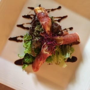 Ensalada con palmito y prosciutto