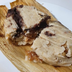Tamalitos de frijol y chicharrón