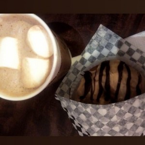 Chocolate artesanal y dona Mocca