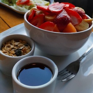 Bolw de frutas desayuno con miel orgánica 