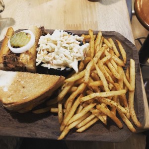 Brisket y Pulled Pork Sandwich 