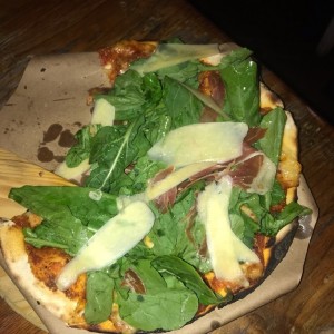 Pizza de proscciuto