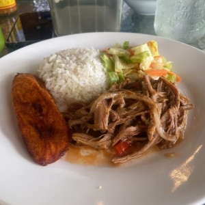 Almuerzo ropa vieja 