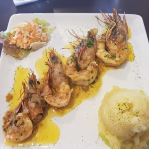Langostinos al ajillo.