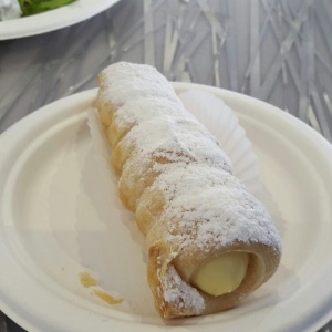 Canoli relleno de pastelera