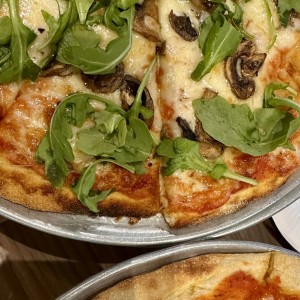Pizza De Hongos