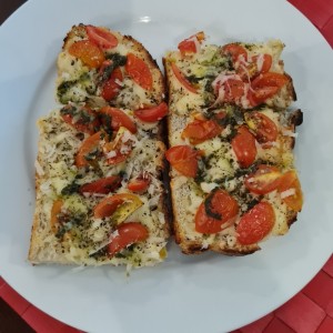 Antipasti - Crostino Capresse
