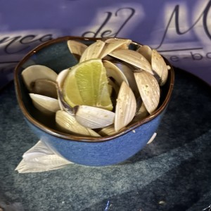 Almejas Al Ajillo