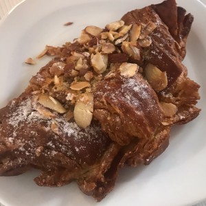 croissant de almendra