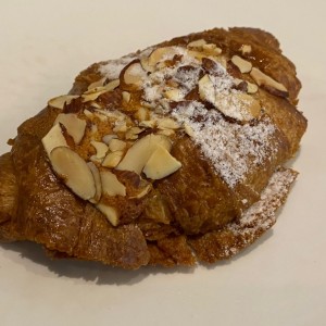 Croassin con almendra