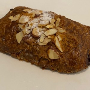 Croassin con almendra y chocolate
