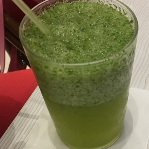 limonada con hierba buena