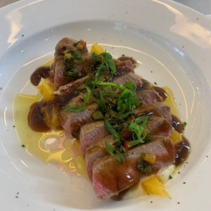 atun marinado con citricos con pure de coliflor y naranja 