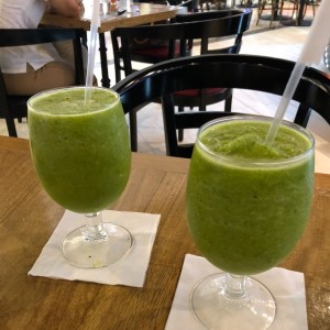 jugo de naranja, berro y espinaca