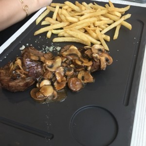 carne con hongos