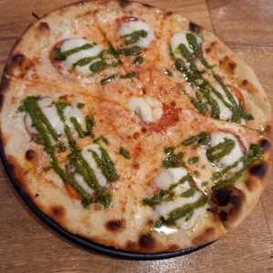 Pizza al pesto.