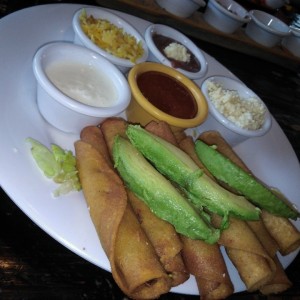 Flautas de pollo y papa