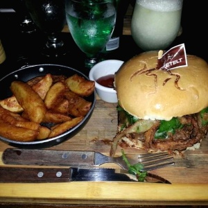 Pacho's Burger